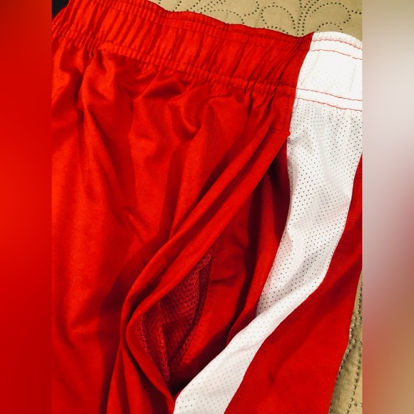 NEW..MEN 4XL UNDER ARMOUR TECH VENT 6” INSEAM SHORTS.. - Picture 3 of 8